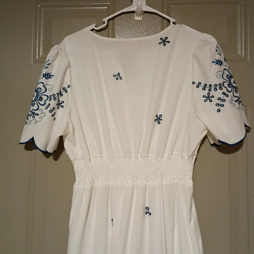 Anthropologie Elegant White and Blue Embroidered Dress Size L - Picture 6 of 10